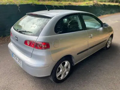 Usado Seat Ibiza Sport 100 CV (73 kW) 2005 Gris / plata Utilitario