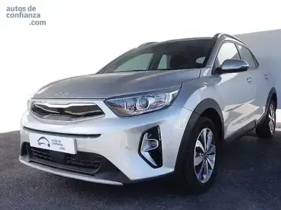 Usado Kia Stonic 100 CV (73 kW) 2021 Gris SUV