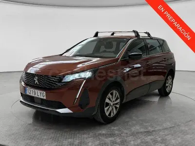 Usado Peugeot 5008 Active 130 CV (95 kW) 2022 Gris / plata SUV