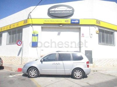 Usado Kia Carnival 185 CV (136 kW) 2007 Gris / plata Monovolumen