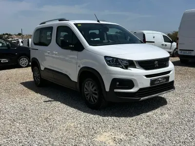 Usado Peugeot Rifter Active 102 CV (75 kW) 2022 Blanco Monovolumen