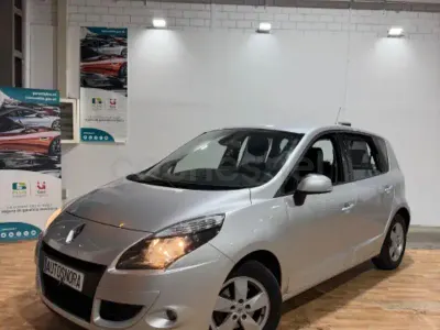 Käytetty Renault Scénic III 110 HP (80 kW) 2010 Harmaa Tila-auto