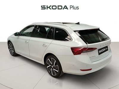 Usado Skoda Octavia Style 150 CV (110 kW) 2021 Blanco Familiar