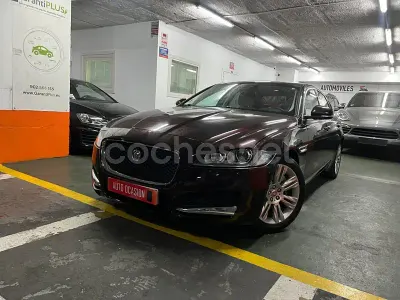 Usado Jaguar XF Portfolio 180 CV (132 kW) 2017 Granate Berlina