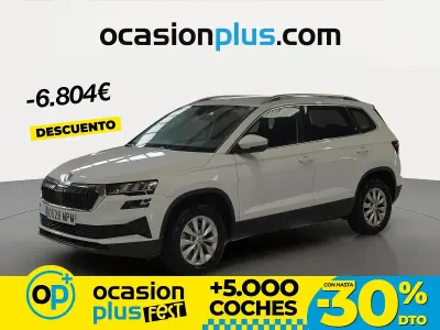 Usado Skoda Karoq Selection 115 CV (84 kW) 2024 Blanco SUV