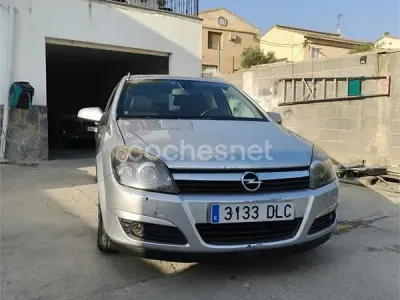 Usado Opel Astra Cosmo 150 CV (110 kW) 2005 Gris / plata Familiar