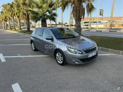 Usado Peugeot 308 Access 110 CV (80 kW) 2015 Gris / plata Berlina