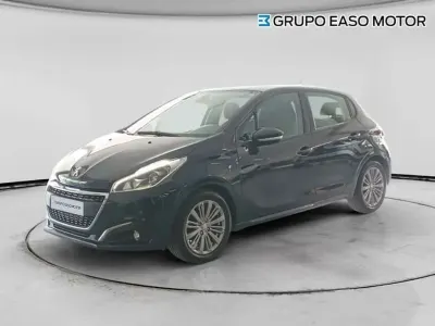 Usado Peugeot 208 Signature Sky 83 CV (61 kW) 2019 Negro Utilitario