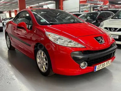 Begagnad Peugeot 207 CC 120 HK (88 kW) 2007 Röd Cab