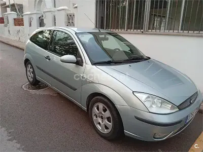 Usado Ford Focus Trend 115 CV (84 kW) 2003 Gris / plata Berlina