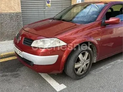 Usado Renault Mégane Cabriolet Authentique 115 CV (84 kW) 2004 Rojo Descapotable