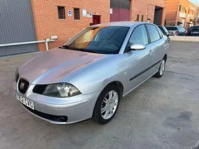 Usado Seat Cordoba Stylance 131 CV (96 kW) 2004 Gris Berlina