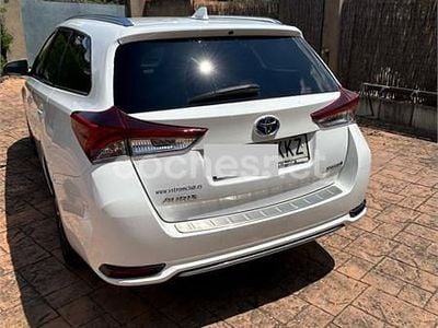 Toyota Auris Hybrid
