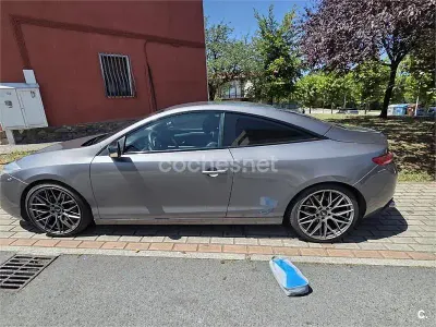 Usado Renault Laguna Coupé Initiale 235 CV (172 kW) 2012 Gris / plata Coupe