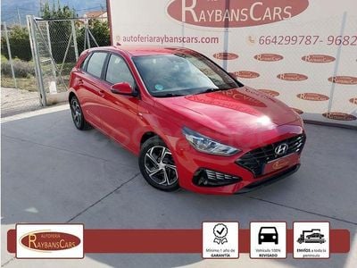 Usado Hyundai i30 120 CV (88 kW) 2022 Granate Berlina