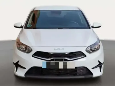 Usado Kia Ceed 120 CV (88 kW) 2023 Blanco Utilitario