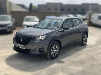 Usado Peugeot 2008 Active 110 CV (80 kW) 2022 Gris SUV