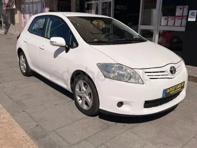 Usado Toyota Auris 101 CV (74 kW) 2010 Blanco Utilitario
