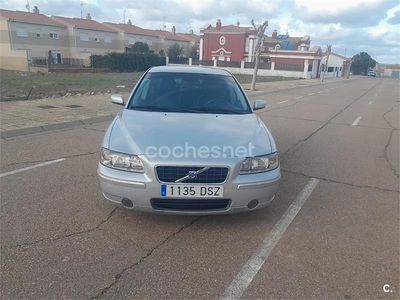Usado Volvo S60 Momentum 163 CV (119 kW) 2005 Gris / plata Berlina