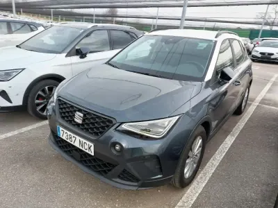 Usado Seat Arona Style 115 CV (84 kW) 2025 Gris/plata SUV