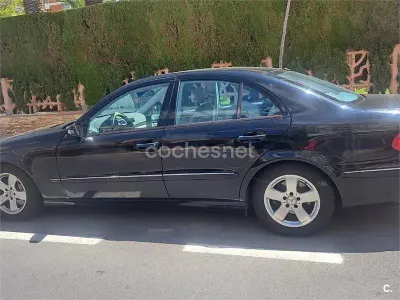 Usado Mercedes E320 Elegance 204 CV (150 kW) 2003 Negro Berlina
