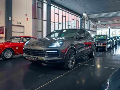 Usado Porsche Cayenne 440 CV (323 kW) 2019 Gris / plata SUV