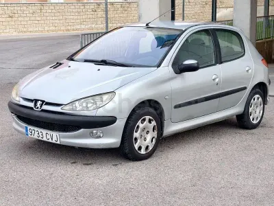 Begagnad Peugeot 206 90 HK (66 kW) 2004 Grå Sedan