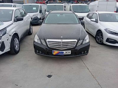 Negro Usado 2010 Mercedes E200 Classic Familiar | 5800 €