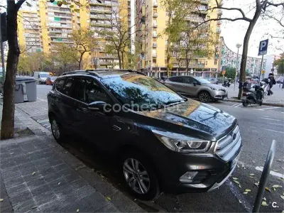 Usado Ford Kuga Trend 120 CV (88 kW) 2019 Gris / plata SUV