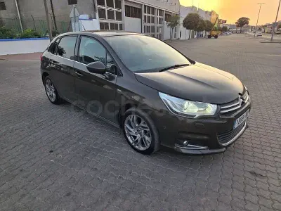 Usado Citroën C4 Seduction 114 CV (83 kW) 2014 Marrón Berlina