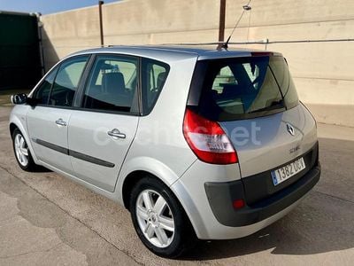 Gris / plata Usado 2005 Renault Scénic II Dynamique Monovolumen | 2499 € (Precio justo)