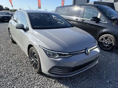 Usado VW Golf VIII Life 110 CV (80 kW) 2023 Gris Utilitario