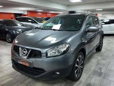 Usado Nissan Qashqai Premium Edition 117 CV (86 kW) 2011 Gris SUV