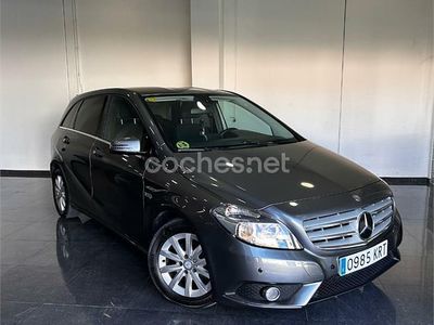 Usado Mercedes B180 109 CV (80 kW) 2012 Gris / plata Monovolumen