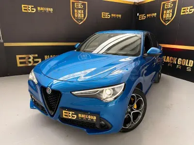 Usado Alfa Romeo Stelvio Veloce 210 CV (154 kW) 2022 Azul SUV