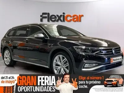 Usado VW Passat Alltrack 240 CV (176 kW) 2020 Negro Familiar