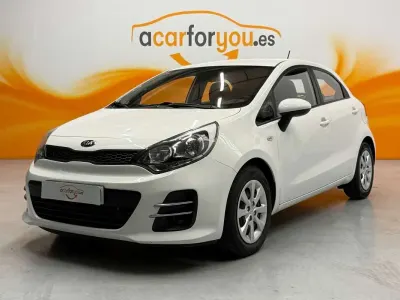Usado Kia Rio 75 CV (55 kW) 2017 Blanco Utilitario