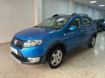 Usado Dacia Sandero Lauréate 90 CV (66 kW) 2013 Azul Berlina