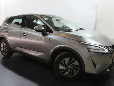 Usado Nissan Qashqai Acenta 140 HP (102 kW) 2022 Cinzento SUV