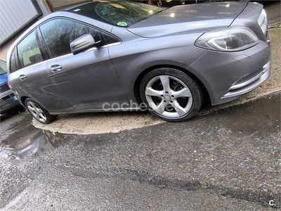 Usado Mercedes B180 109 CV (80 kW) 2012 Gris / plata Monovolumen