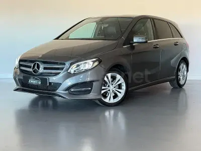 Usado Mercedes B200 136 CV (100 kW) 2015 Gris / plata Utilitario