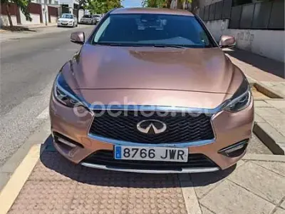Usado Infiniti Q30 Premium 109 CV (80 kW) 2017 Rosa Berlina