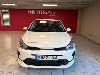 Usado Kia Rio 84 CV (61 kW) 2022 Blanco Berlina