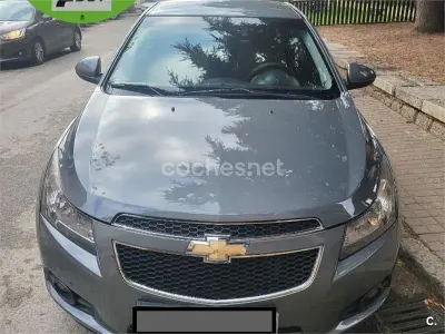 Usado Chevrolet Cruze LS 113 HP (83 kW) 2010 Cinzento Sedan