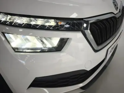 Usado Skoda Kamiq Ambition 110 CV (80 kW) 2021 Blanco SUV