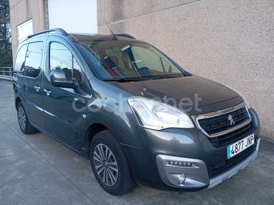 Usado Peugeot Partner Tepee Style 100 CV (73 kW) 2016 Gris / plata Monovolumen
