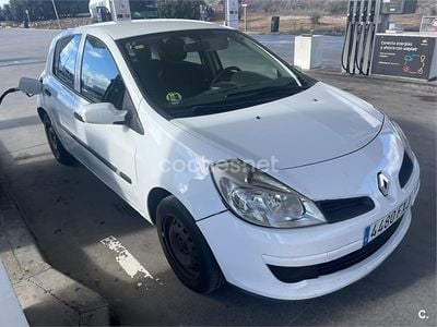 Negro Usado 2007 Renault Clio II Dynamique Berlina | 1750 € (Buen precio)