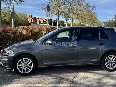 Usado VW Golf VII Advance 115 CV (84 kW) 2018 Gris / plata Berlina