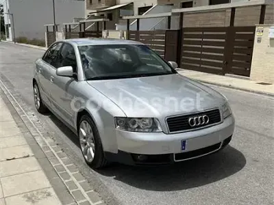 Usado Audi A4 130 CV (95 kW) 2002 Gris / plata Berlina