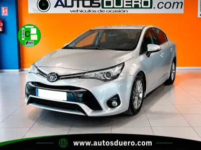 Usado Toyota Avensis Advance 143 CV (105 kW) 2017 Beige Berlina